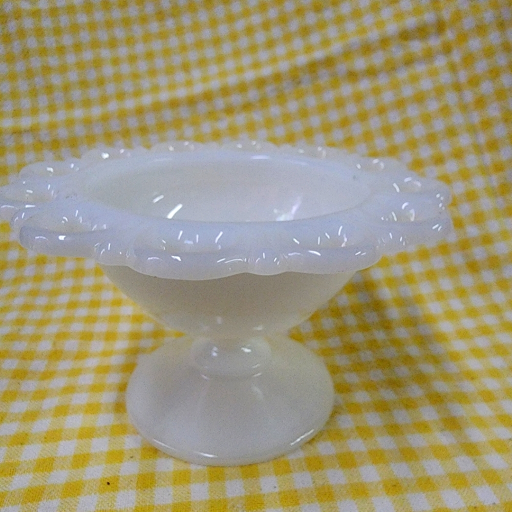 Milkglass dish